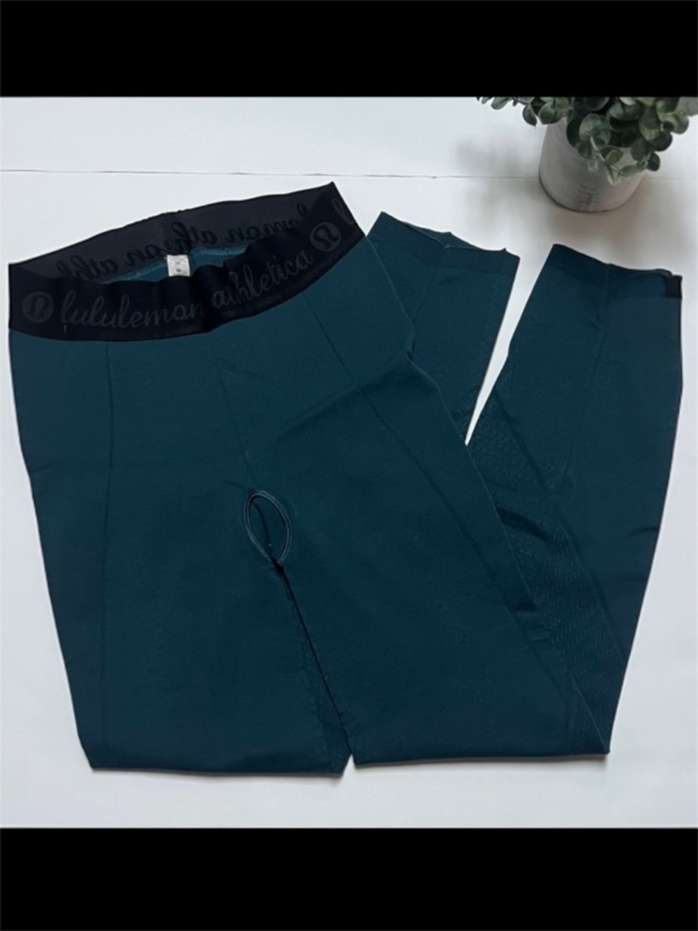 Lululemon Warp Knit Tight Alberta Lake Size Medium